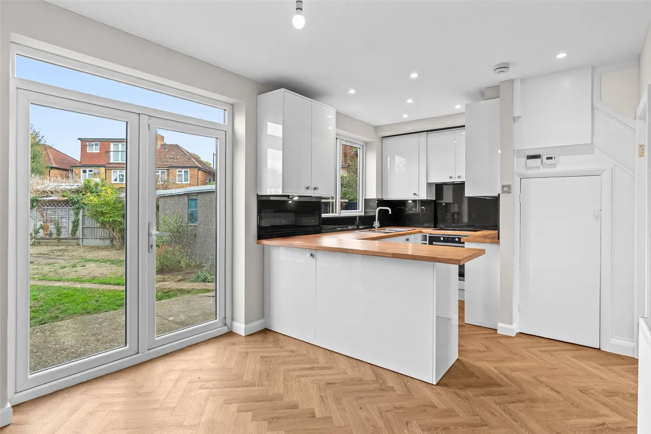 Collingwood Close, Twickenham, TW2, photo 2