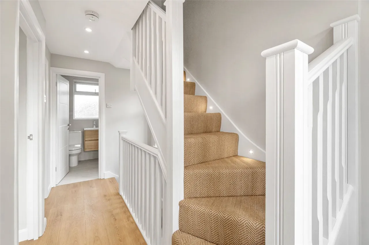 Collingwood Close, Twickenham, TW2, photo 11