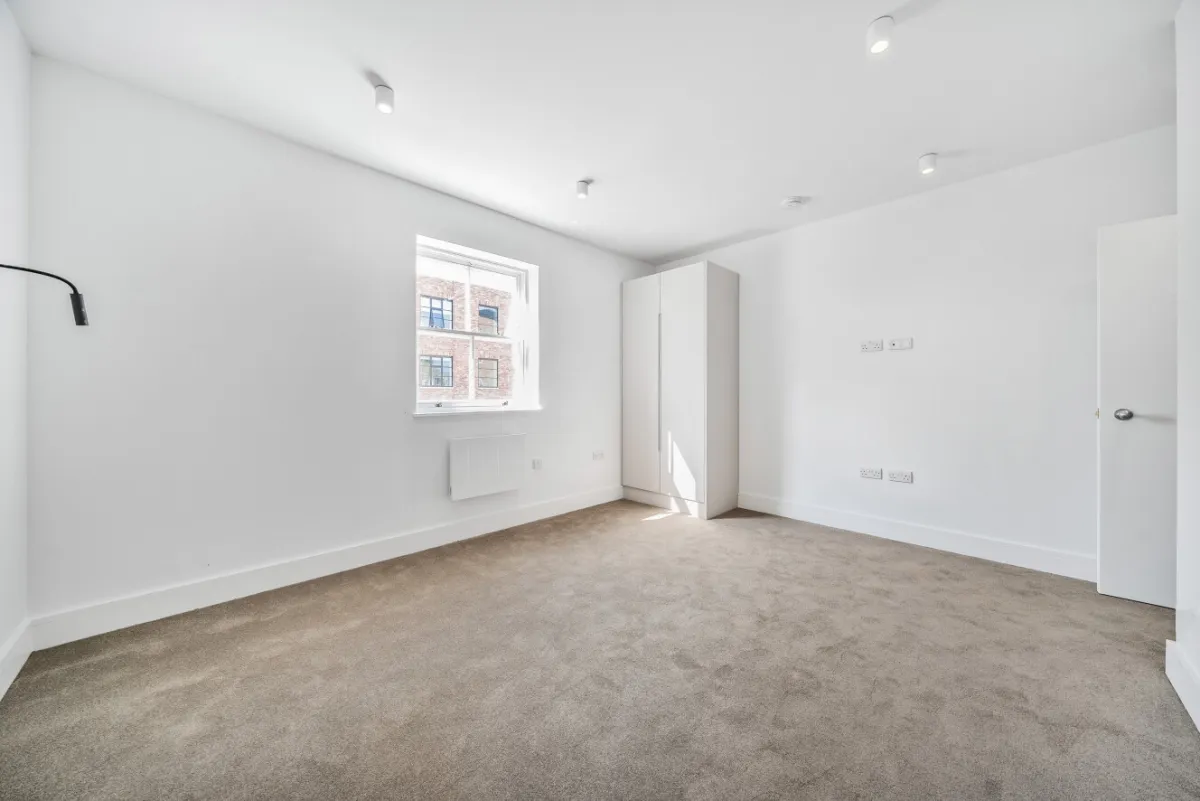 Mitcham Lane, London, SW16, photo 6