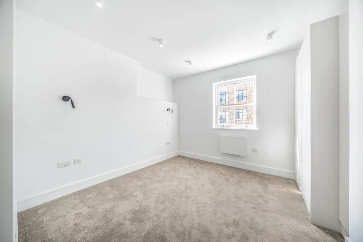 Mitcham Lane, London, SW16, photo 9
