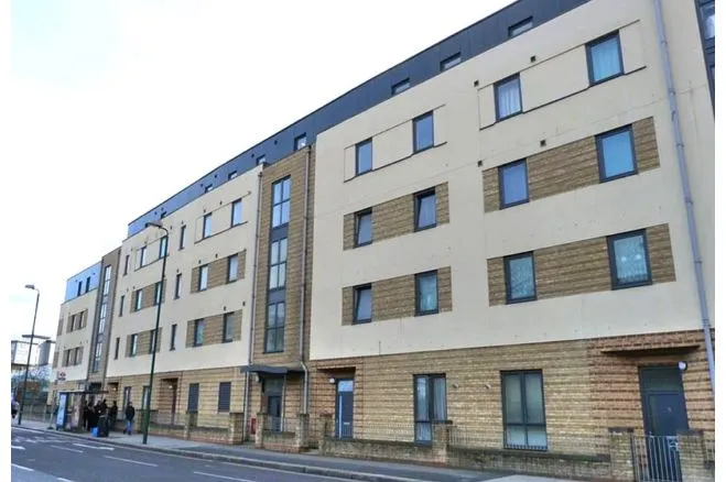 High Road, London, NW10, photo 4
