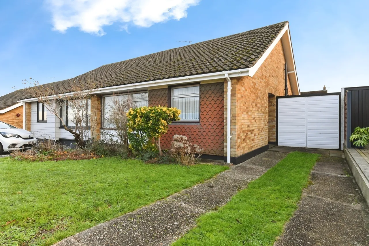 3 bed house for sale — Chaplin Close, Chelmsford, Essex, CM2
