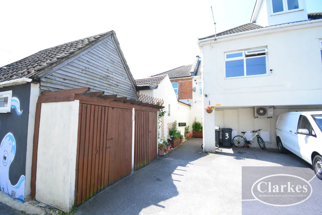 Bed Flat With Parking in Winton, photo 5
