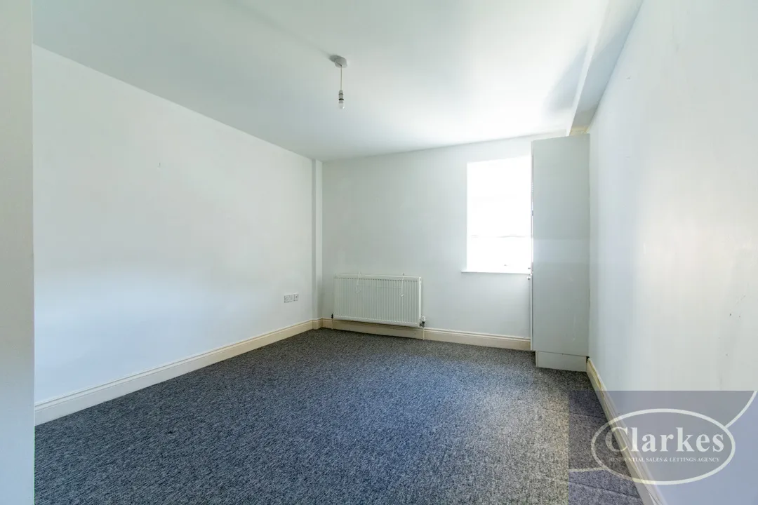 Bed Flat With Parking in Winton, photo 6