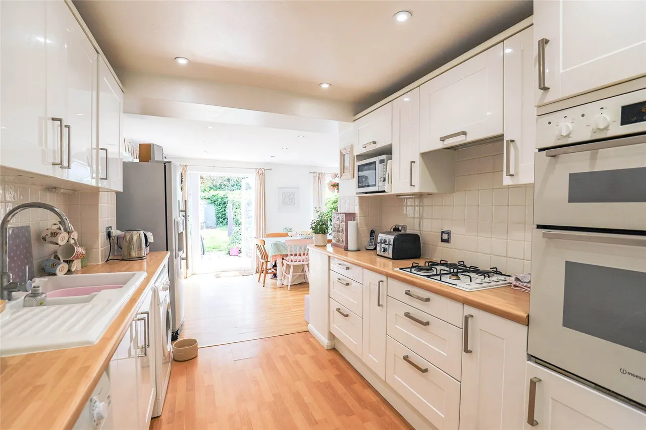 Drakes Drive, St. Albans, Hertfordshire, AL1 5AG, photo 2