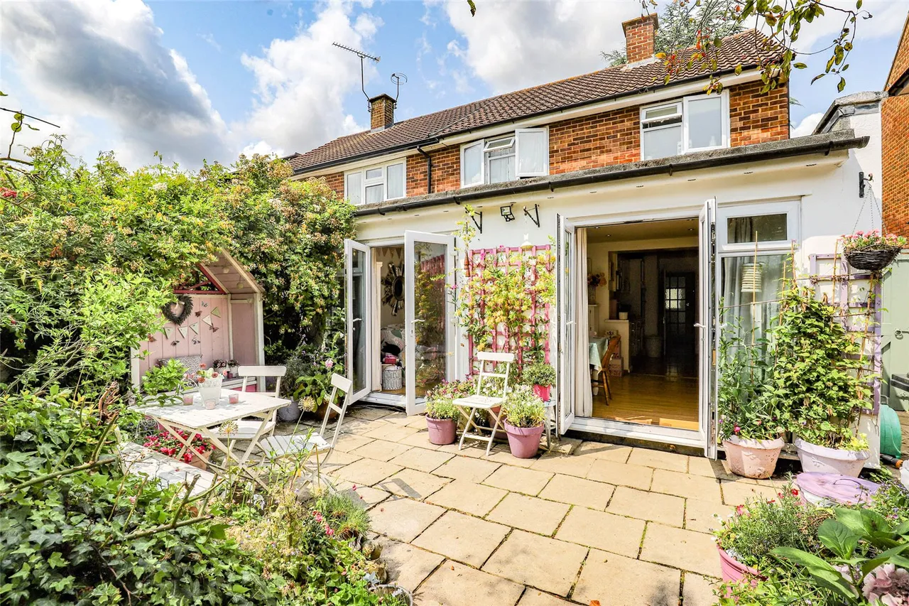 Drakes Drive, St. Albans, Hertfordshire, AL1 5AG, photo 12