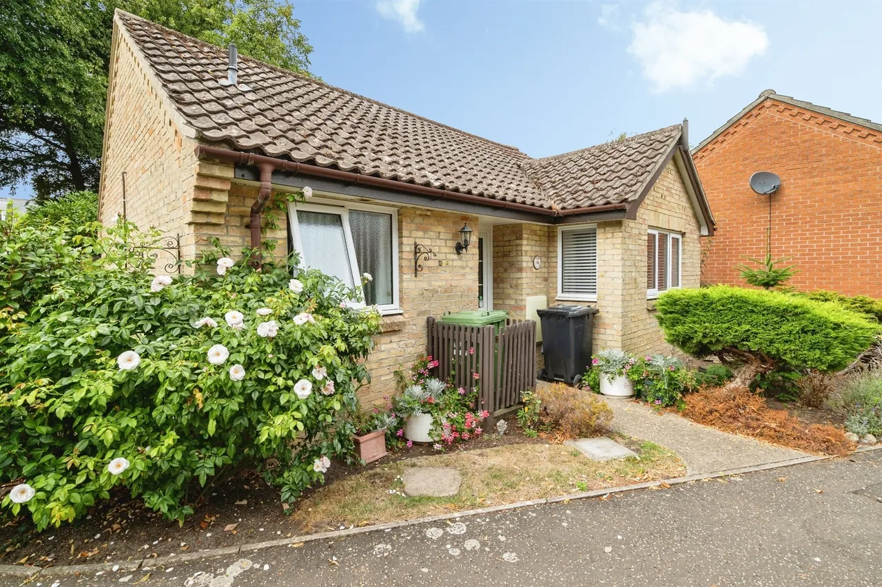 2 bed house for sale — Catton Court, Norwich