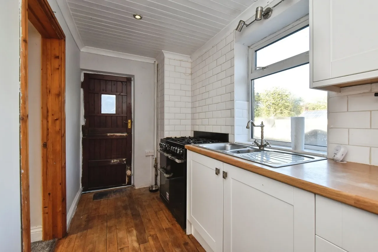 Ammanford Road, Tycroes, SA18, photo 9
