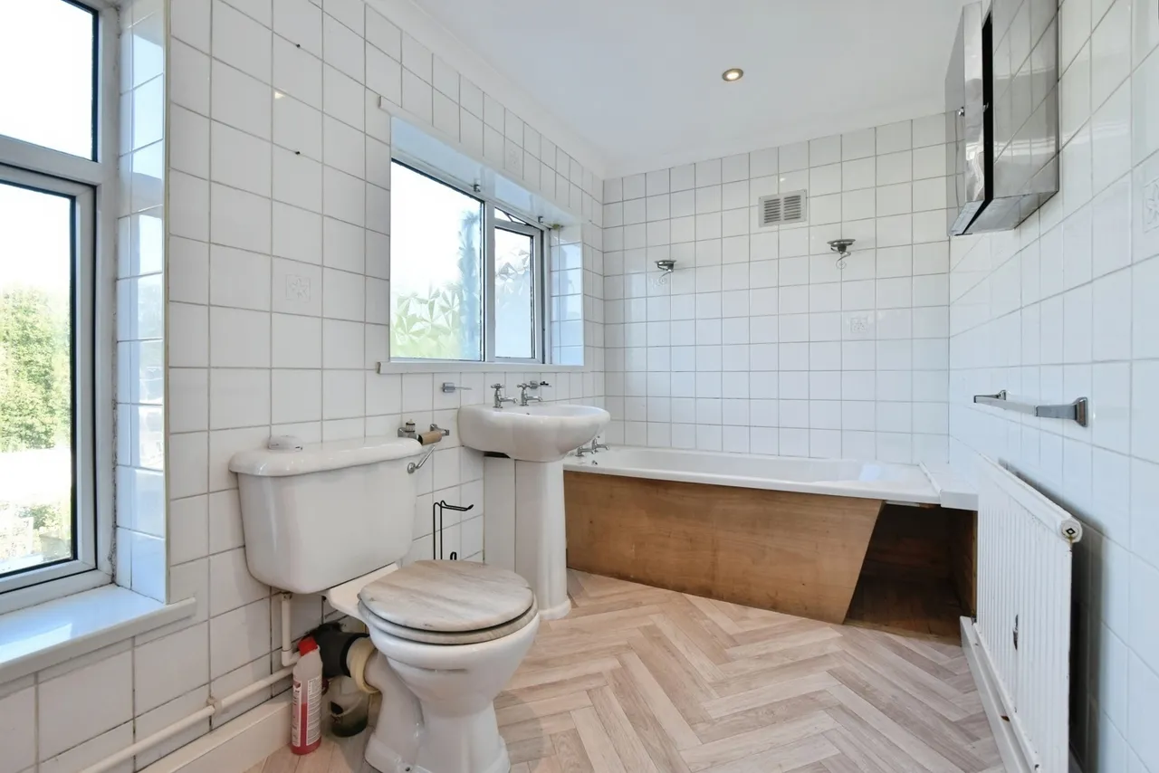 Ammanford Road, Tycroes, SA18, photo 13