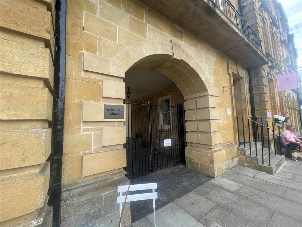 2 bed flat for sale, High Street, Chipping Norton, OX7