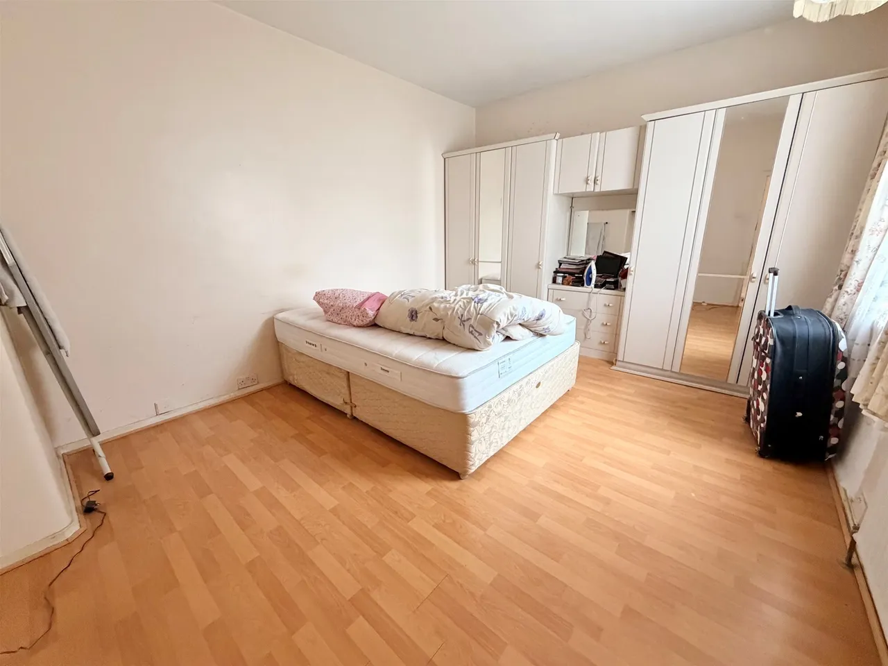 Adelaide Gardens, Romford, Essex RM6 6SS, photo 6