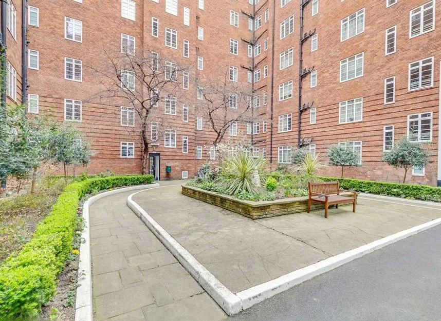 Hammersmith Road, Hammersmith, W6, photo 5