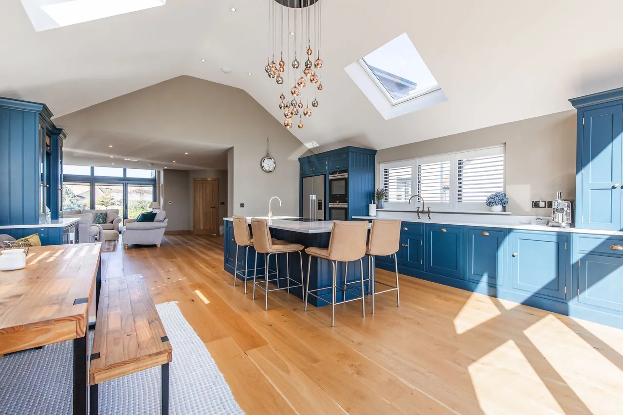 Striking, 3-storey Home in Old, photo 8