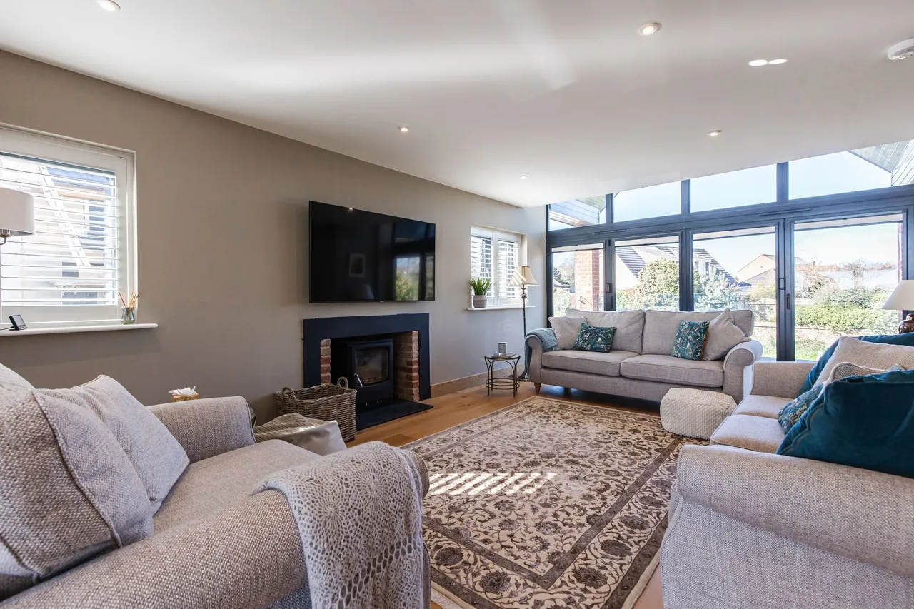 Striking, 3-storey Home in Old, photo 9