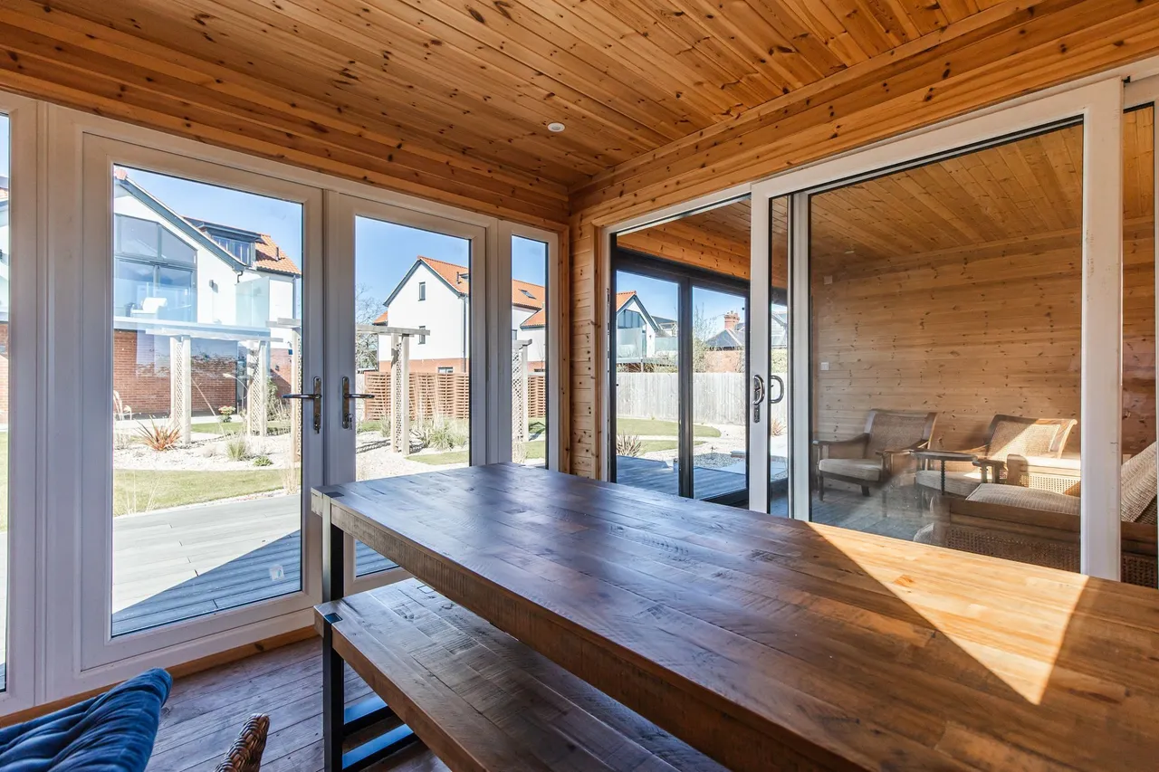 Striking, 3-storey Home in Old, photo 19