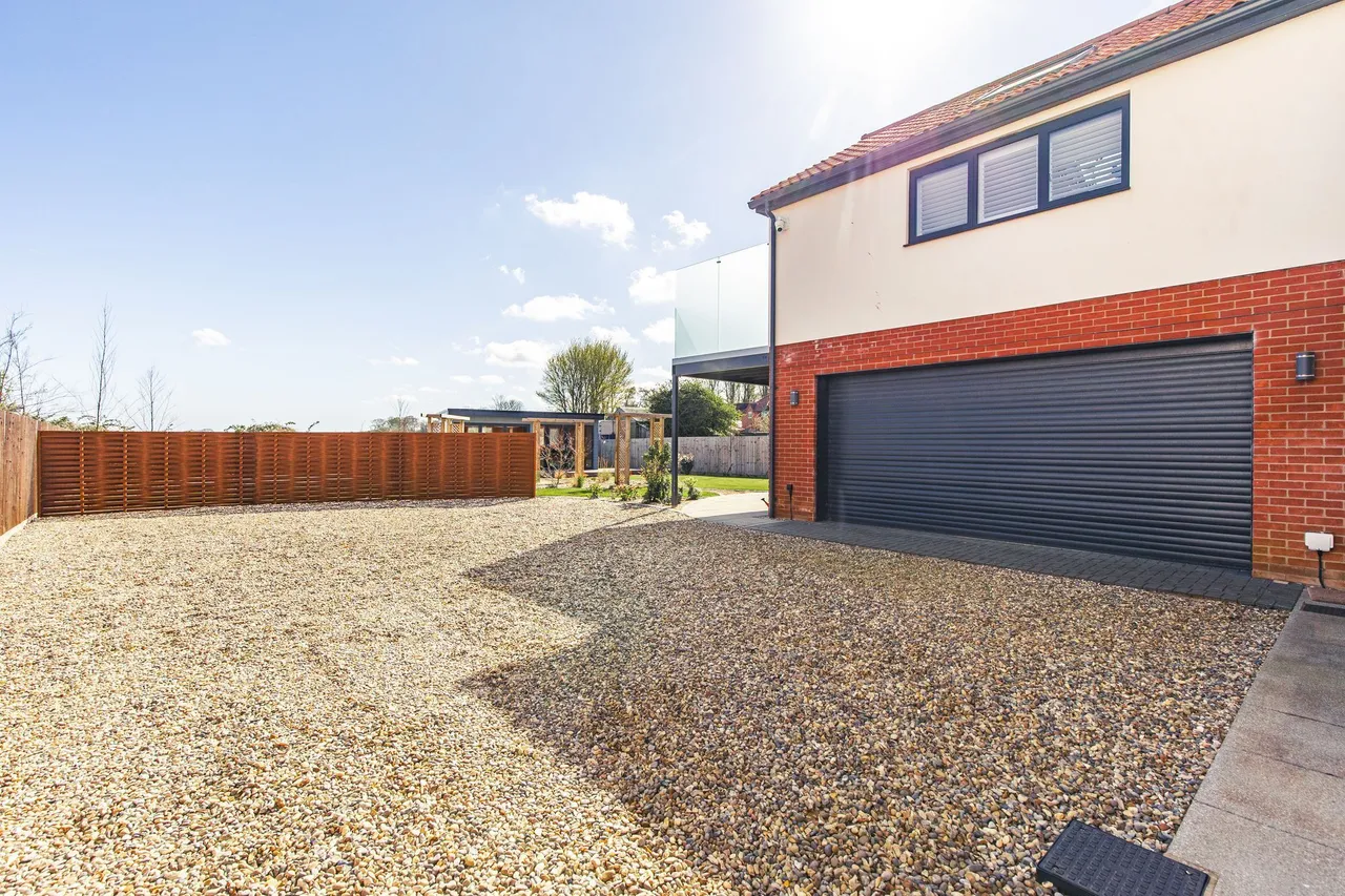 Striking, 3-storey Home in Old, photo 20