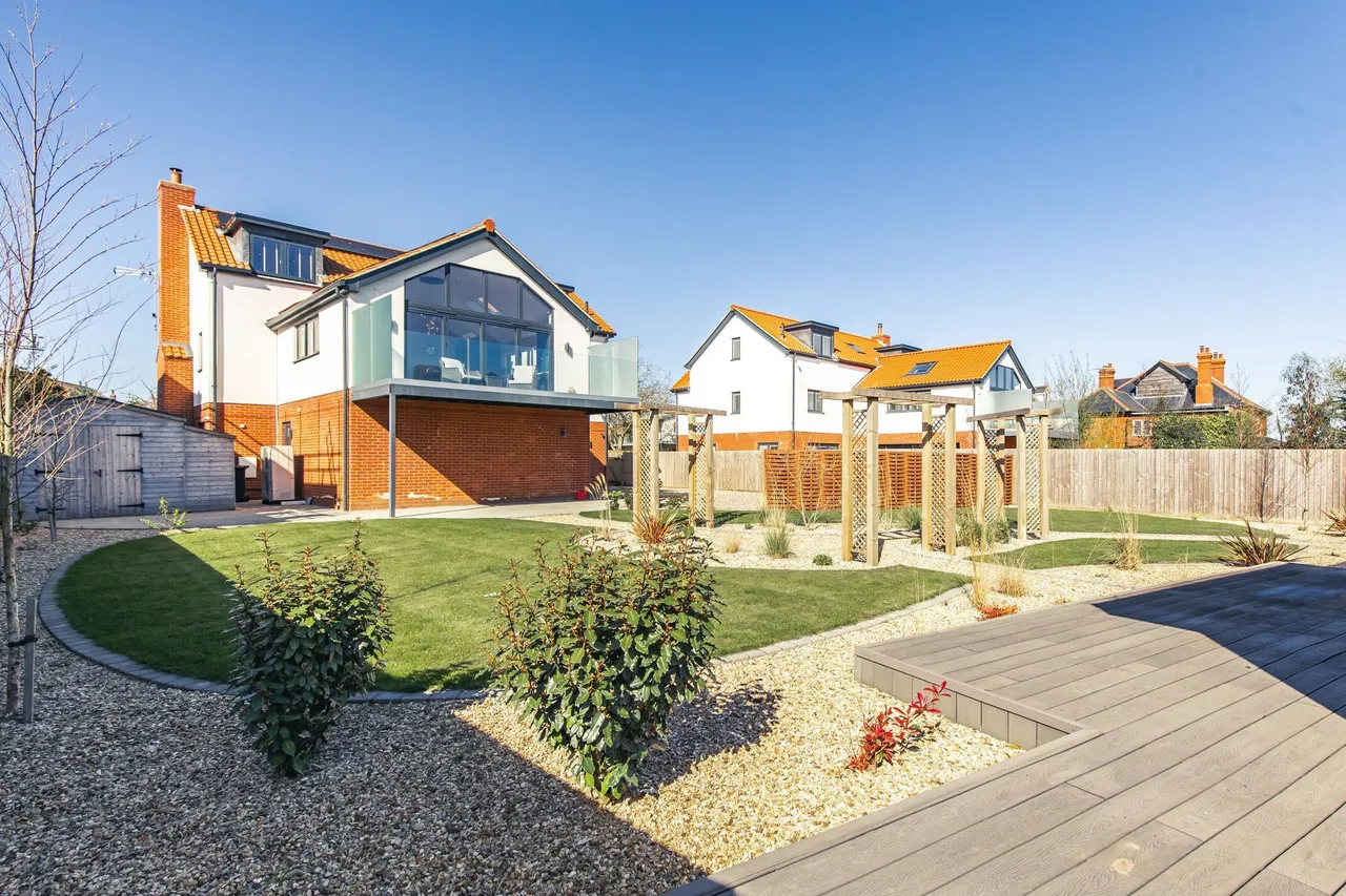 Striking, 3-storey Home in Old, photo 21