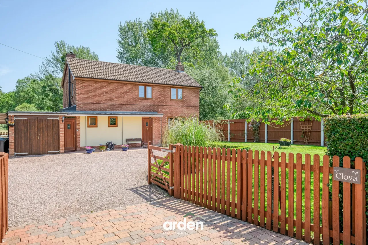 3 bed house for sale, Church Road, Bradley Green, B96