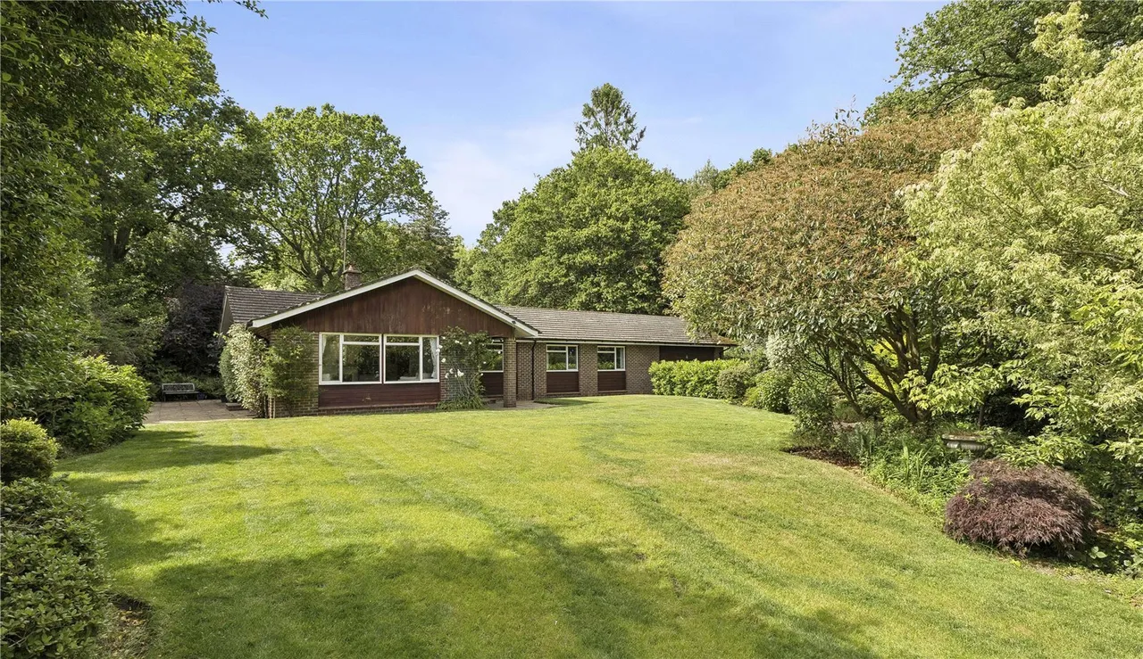 3 bed property for sale, Lodsworth, Petworth, GU28