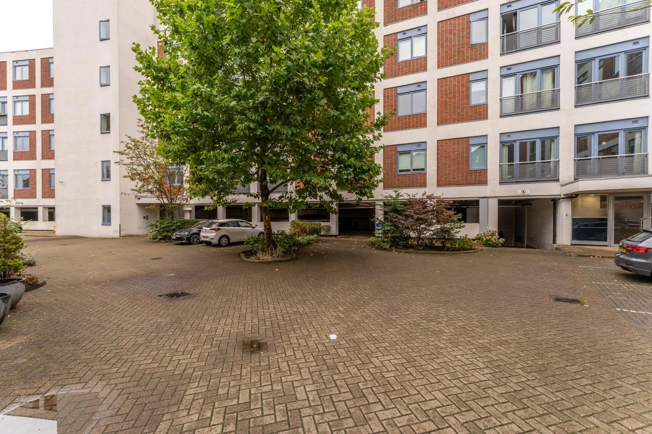 Crouch End Hill, London, N8, photo 16