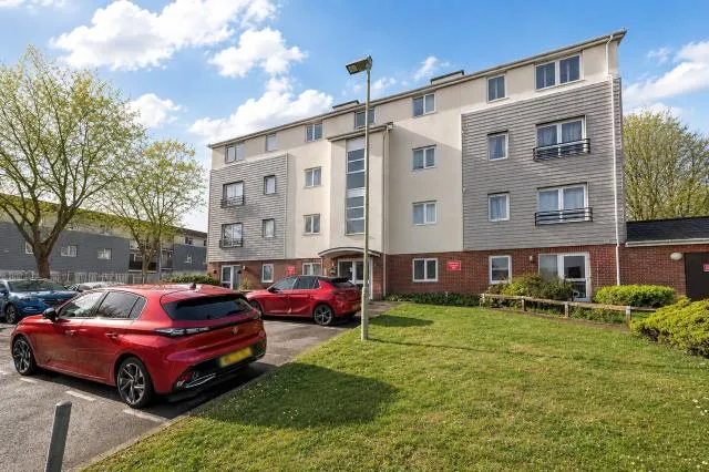Rossetti Close, Basingstoke, RG24, photo 2