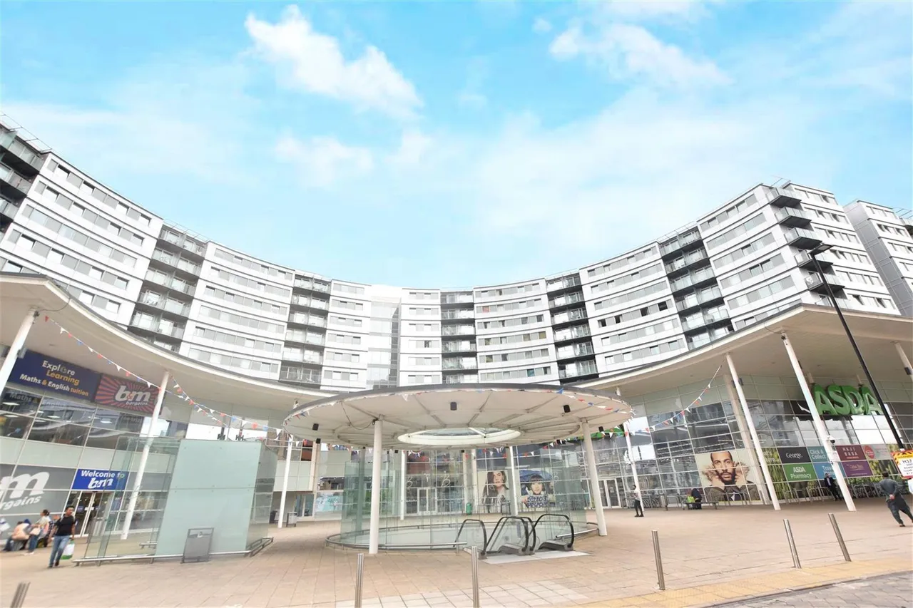 2 bed flat for sale, The Blenheim Centre, Hounslow, TW3