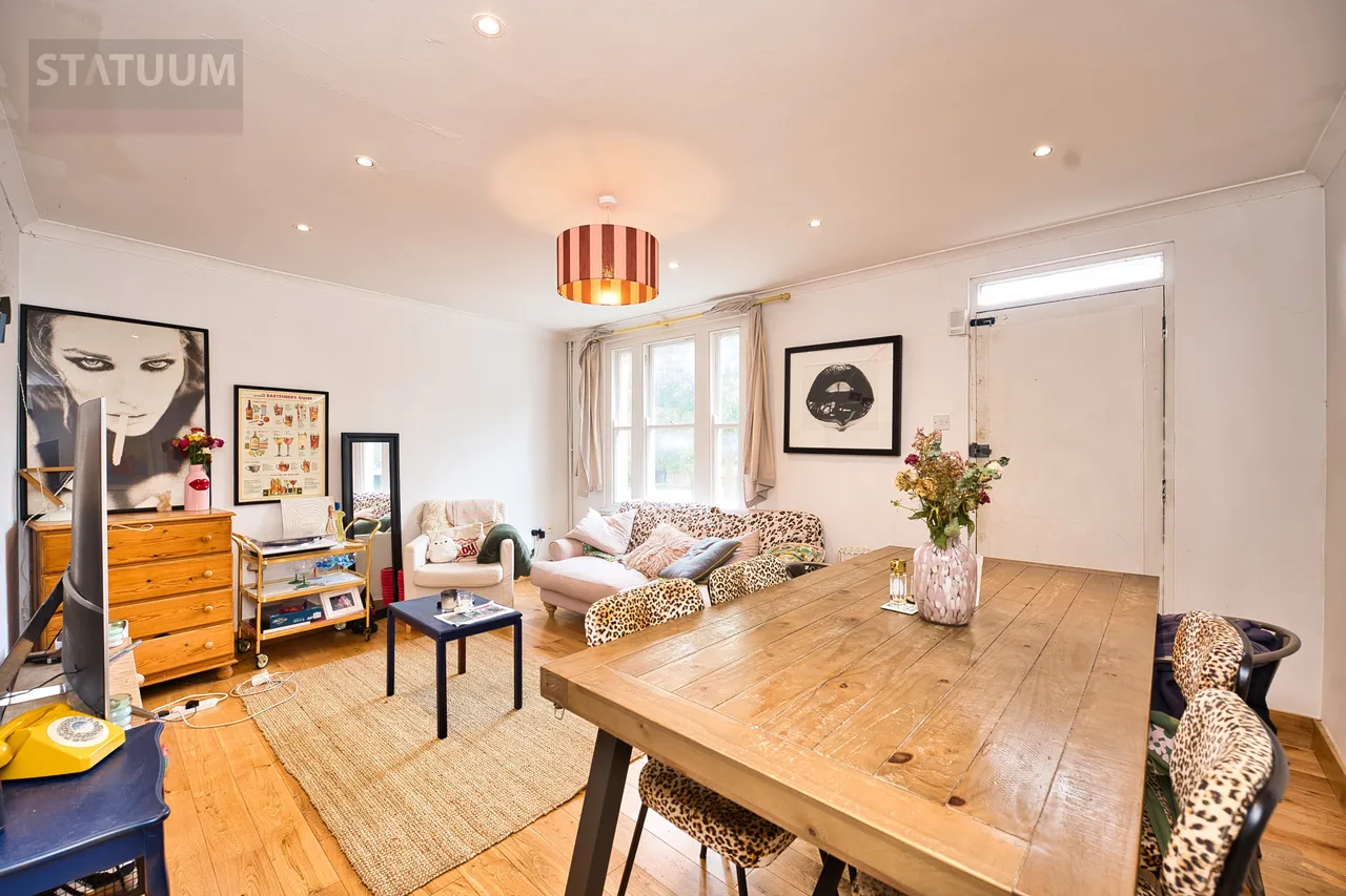 Shacklewell Lane, Dalston, E8, photo 2