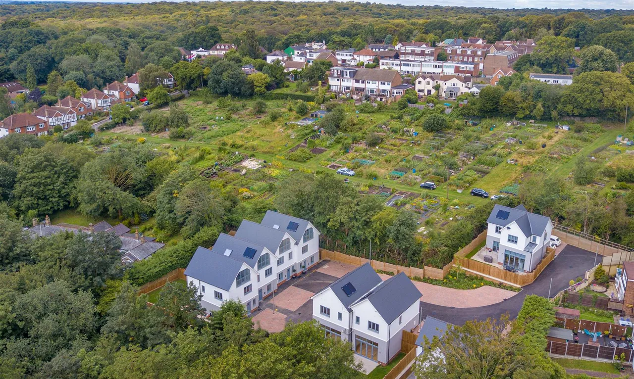 Trevelyan Gardens, Loughton, photo 2