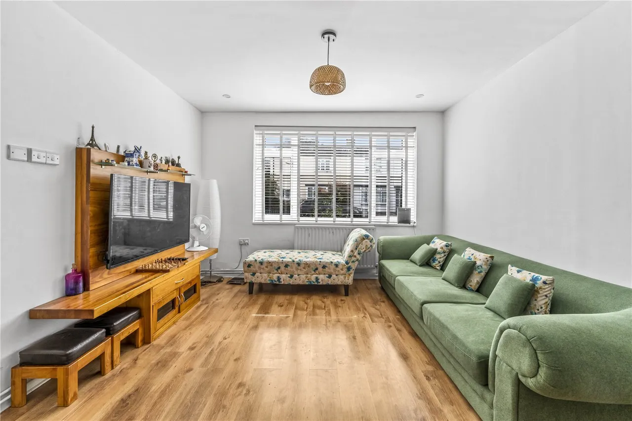 Pentland Avenue, Shepperton, TW17 0BL, photo 3