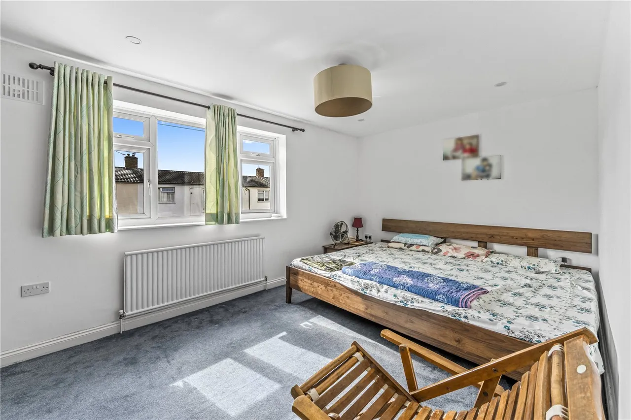 Pentland Avenue, Shepperton, TW17 0BL, photo 9