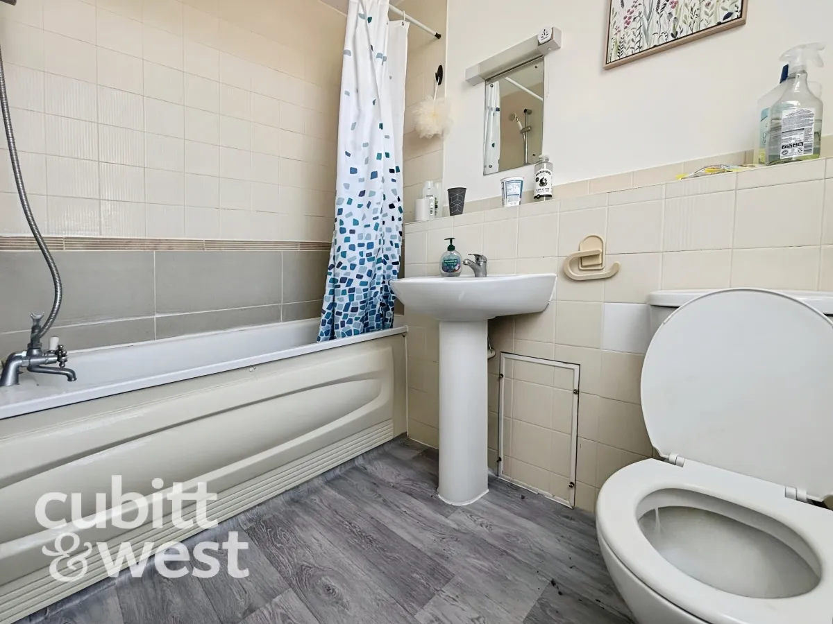 DEPOSIT ALTERNATIVE AVAILABLE Greetham Street, Southsea, PO5, photo 3