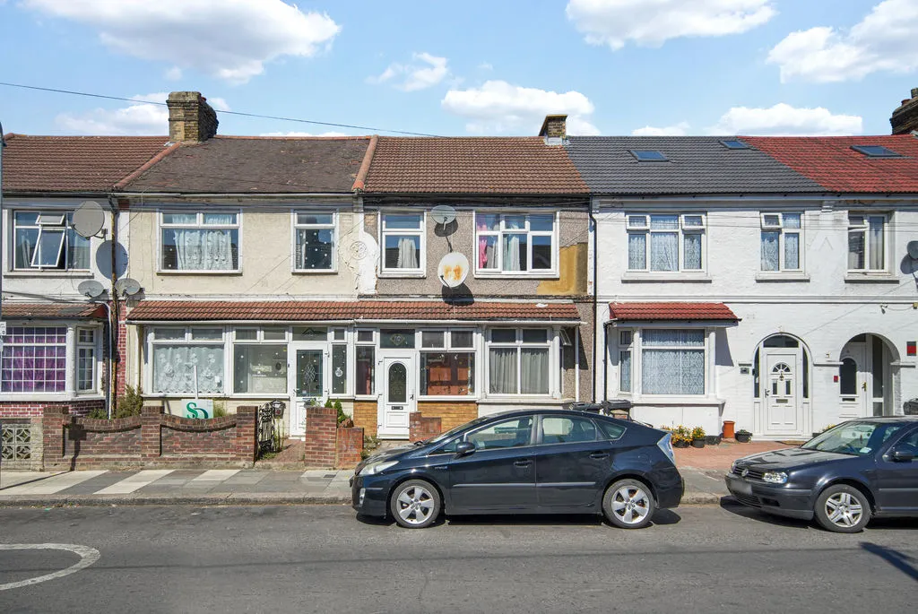 3 bed house for sale, Hickling Road, Ilford, IG1