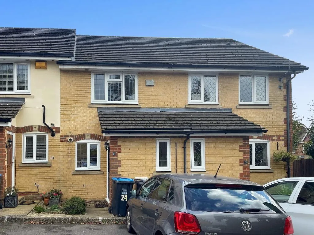 2 bed house to rent, Gwynne Road, Caterham