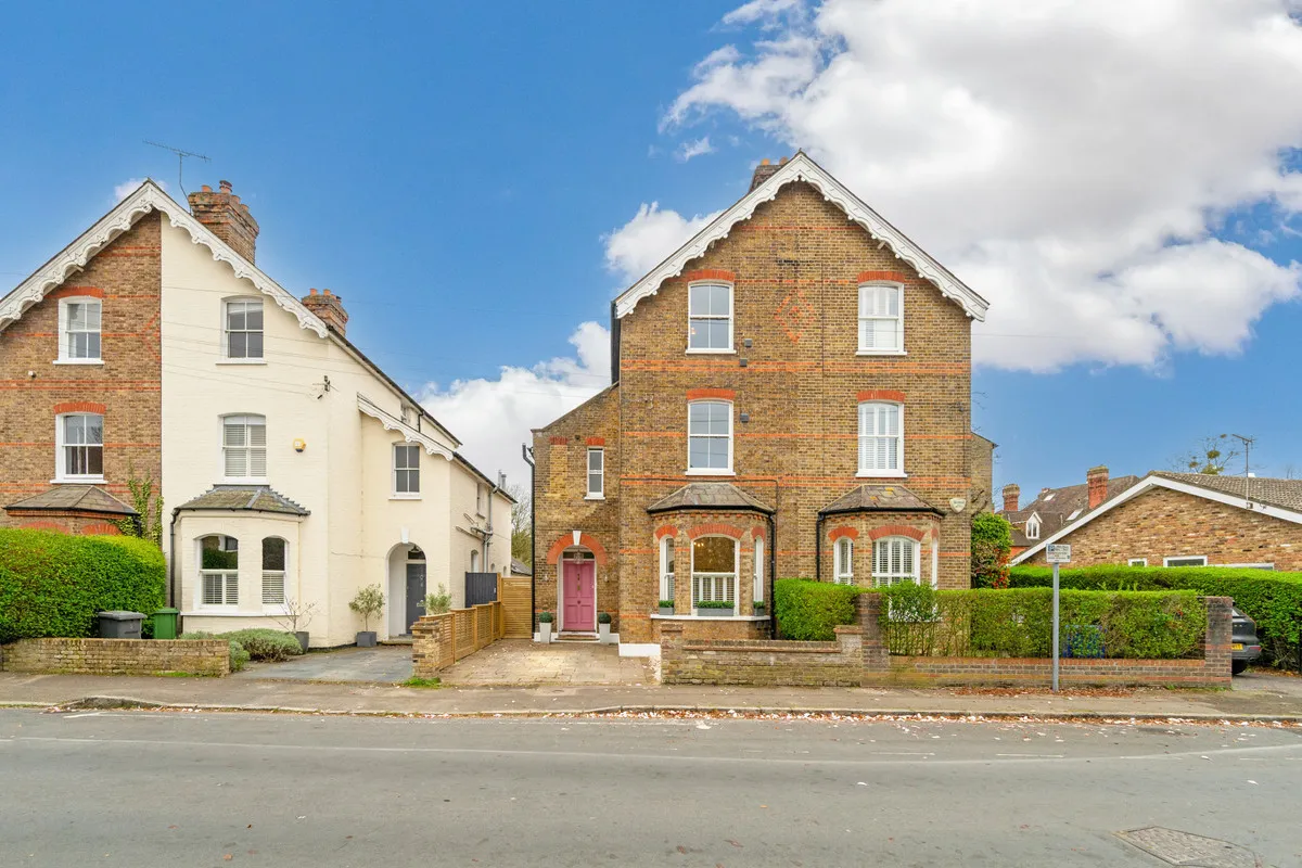 4 bed house for sale, Montagu Road, Datchet, SL3