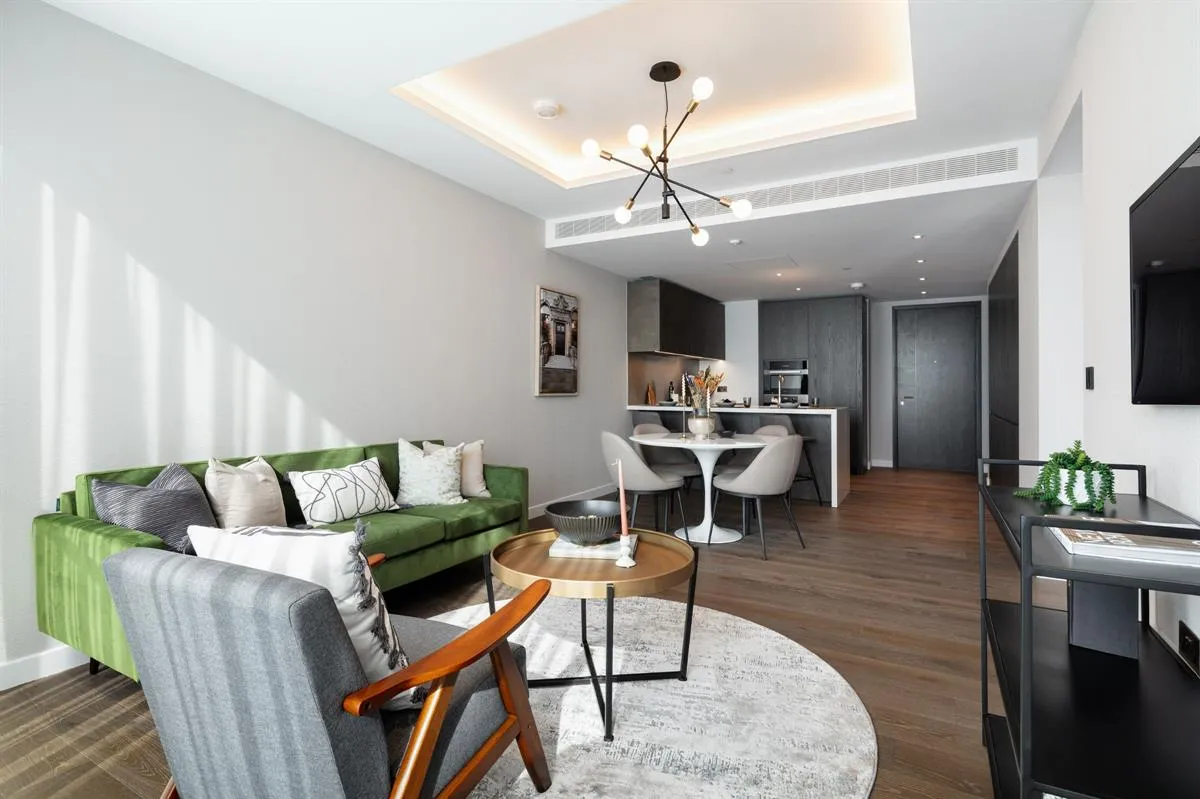 Apartment B 8 Carnation Way, London, SW8 5JE, photo 3