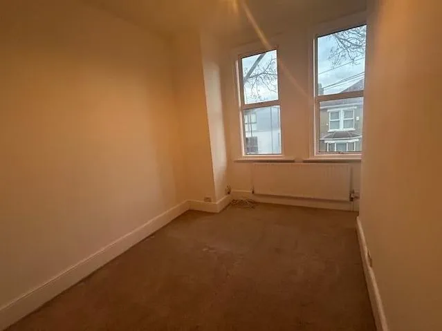2 bed flat to rent, Broad Green Avenue, Croydon