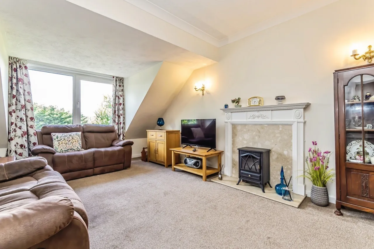Linkfield Lane, Redhill, RH1, photo 2