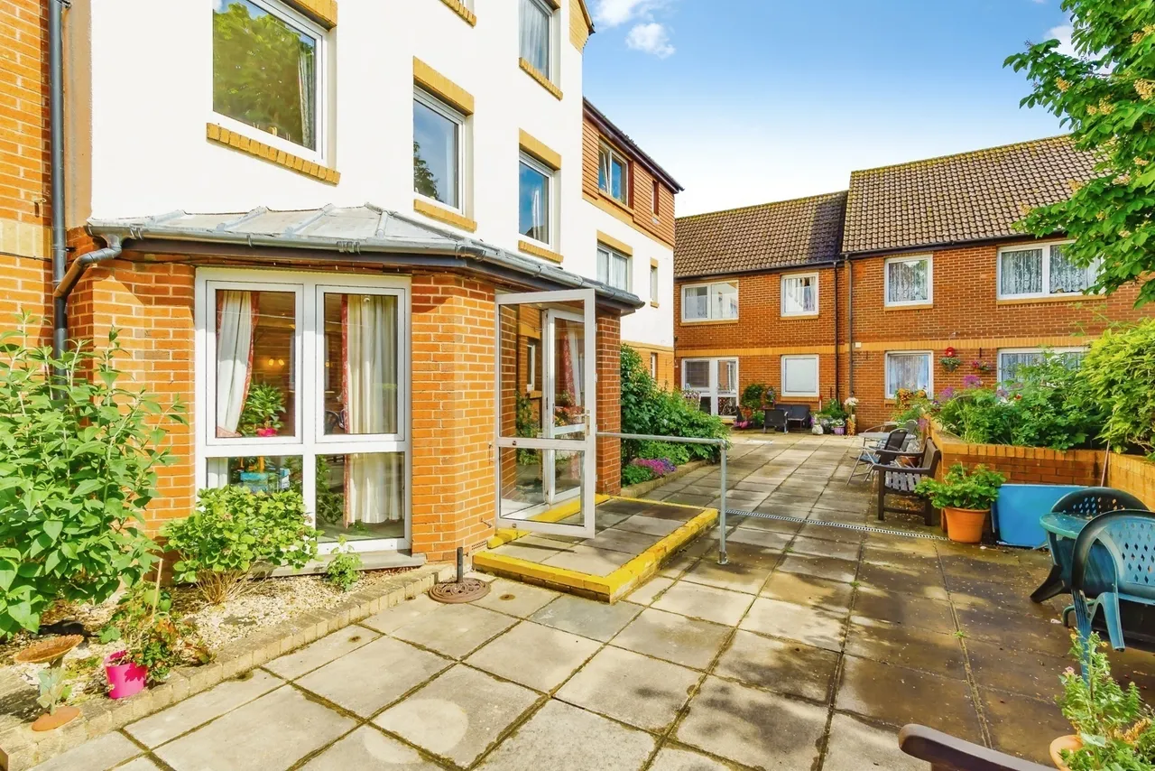 Linkfield Lane, Redhill, RH1, photo 7