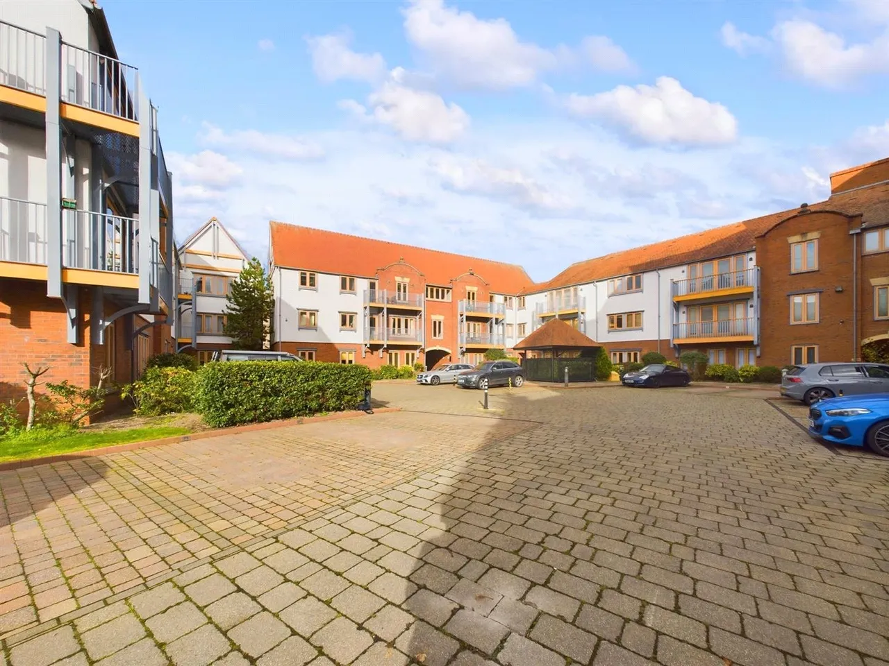 2 bed flat for sale — Foregate Street, Chester, Cheshire, CH1 1HJ