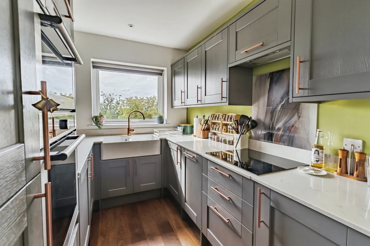 Silverdale Road, Burgess Hill, RH15, photo 2