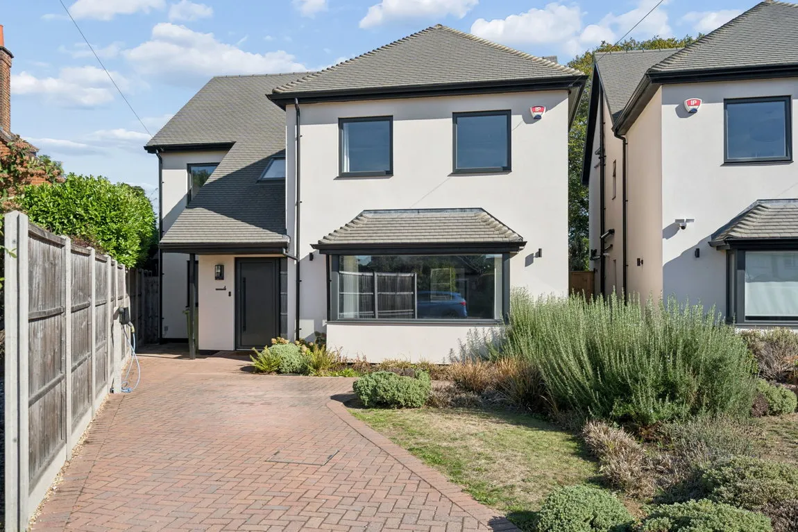 4 bed house for sale, Wentworth Way, Pinner, HA5