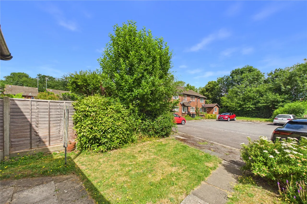 Sorrells Close, Chineham, RG24, photo 2