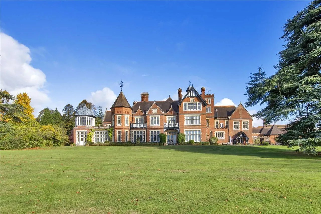 2 bed flat for sale — North Frith Park, Hadlow, Tonbridge, Kent, TN11 9QW