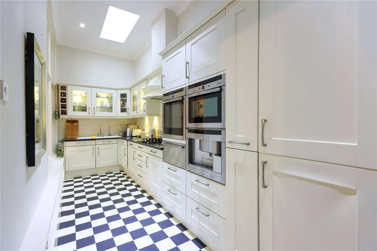 North Frith Park, Hadlow, Tonbridge, Kent, TN11 9QW, photo 5