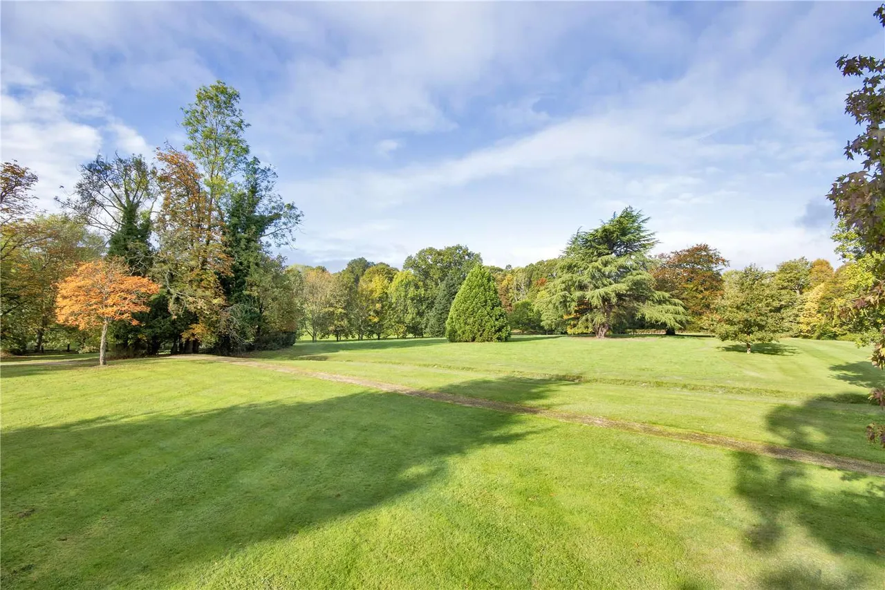 North Frith Park, Hadlow, Tonbridge, Kent, TN11 9QW, photo 10
