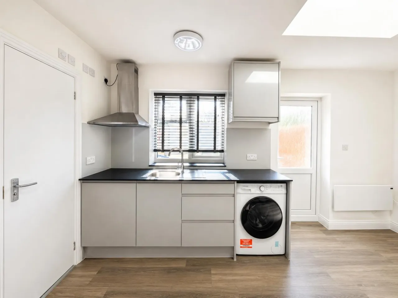 flat to rent — Stag Lane, Edgware