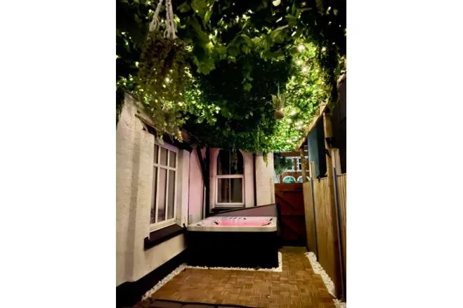 Hawarden Road, Colwyn Bay, LL29, photo 10
