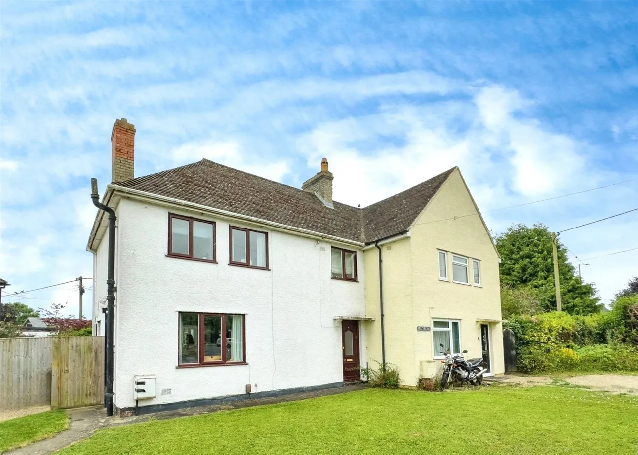3 bed house for sale, Brizewood, Carterton, OX18