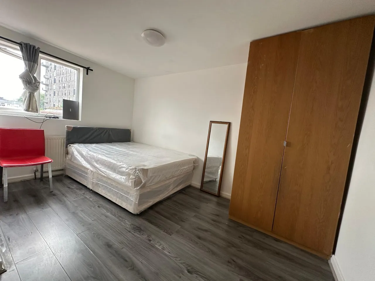 Barking Road, London, E16, photo 6