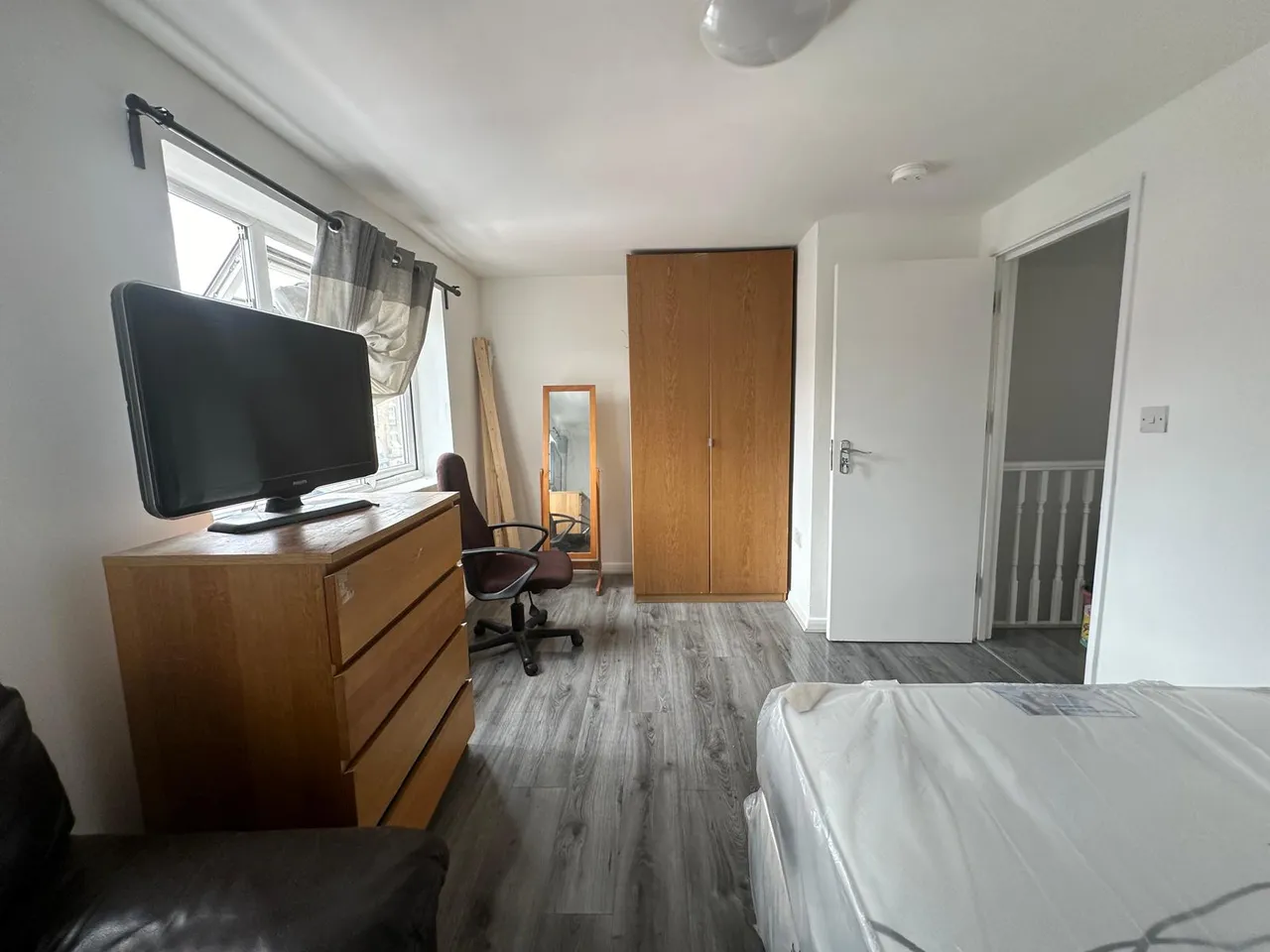 Barking Road, London, E16, photo 2